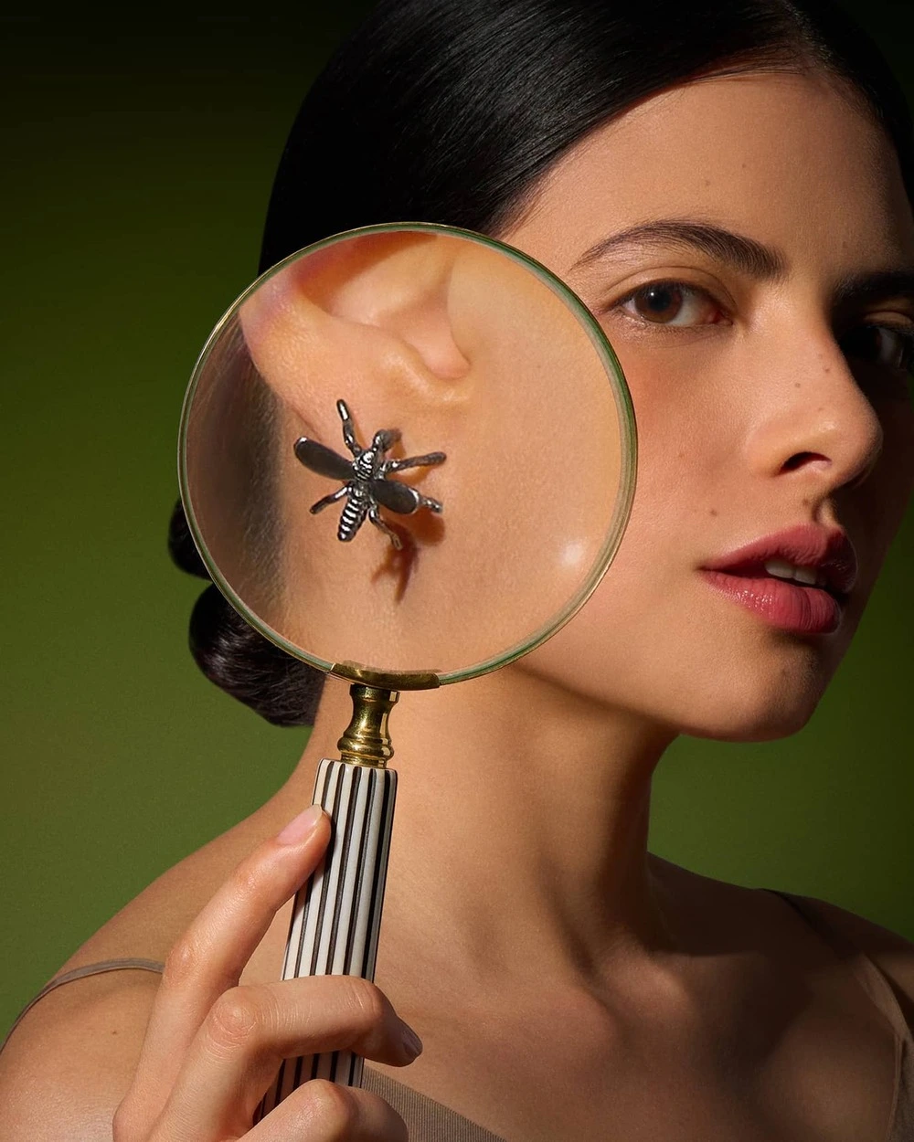 Mosquito earrings from the Plantis collection